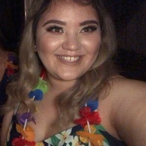 Meet your Posher, Dayana